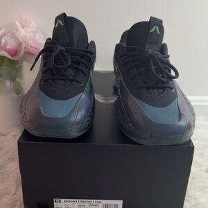 ADIDAS Anthony Edwards 1 low. Size:10.5men Like new w/tags, green laces & box